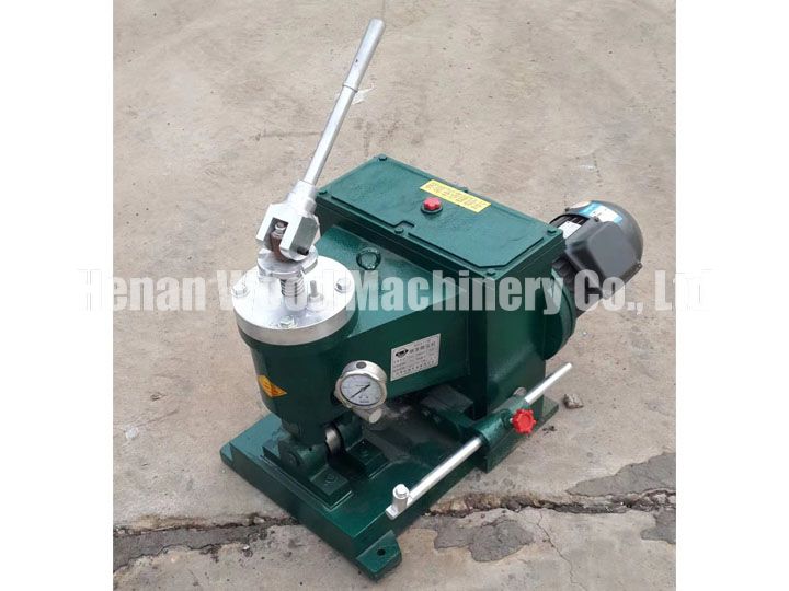 Gear grinding machine for log band saw